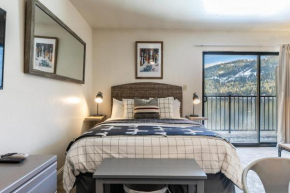 Beautiful Deluxe Studio w/Lake View #245 at Donner Lake Village Truckee